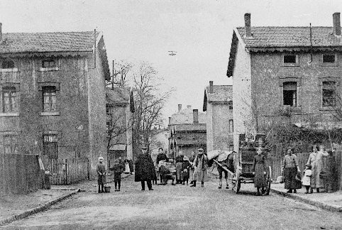 Les Cités Saint-Euchaire au début des années 1900 - Rue des Cités. (photograhie noir et blanc: édition Gobert )